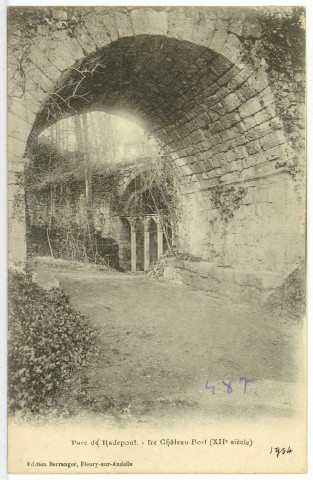 Radepont. Parc de Radepont (Eure) - Le château-Fort (XIIe siècle).