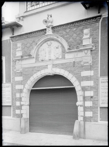 Porte d'un bâtiment de Eu (Seine-Maritime).