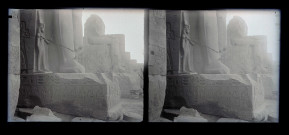 Vestiges de temple égyptien, probablement à Louxor (Égypte).