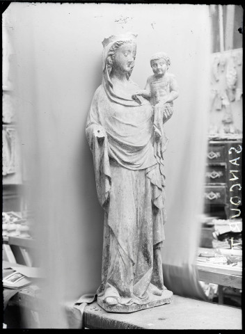 Statue de Vierge à l'enfant de l'église Saint-Clair de Sancourt (Eure).