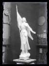 Statue de Jeanne d'Arc dans les ateliers Charles Desvergnes.