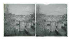 Porte Saint-Sulpice avec tours extra-muros de Fougères (Ille-et-Vilaine), vue du haut des remparts.