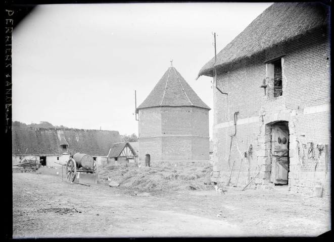 Ferme de la campagne de Perriers-sur-Andelle (Eure).
