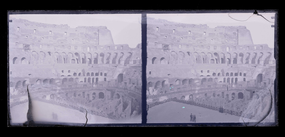 Ruines et vestiges d'une arène romaine.