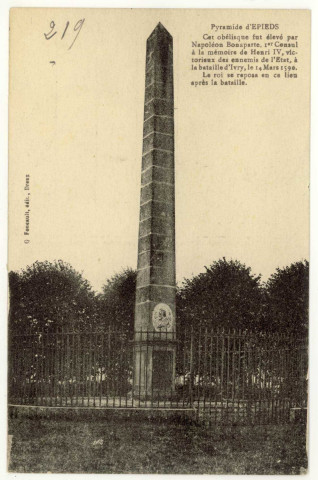 Epieds. La Pyramide d'Epieds - Cet Obélisque fut élevé par Napoléon Bonaparte, 1er Consul, à la mémoire de Henri IV. Victorieux des ennemis de l'Etat, à la bataille d'Ivry, le 14 mars 1590 - Le Roi se reposa en ce lieu après la Bataille.