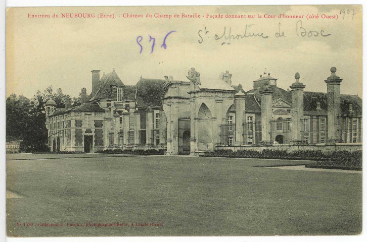 Sainte-Opportune-du-Bosc. Château du Champ de Bataille - Façade donnant sur la Cour d'honneur (côté Ouest).