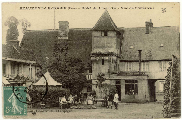 Beaumont-le-Roger. Hôtel du Lion d'or-Vue de l'intérieur.