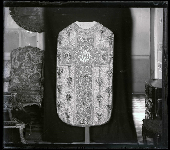 Chasuble de l'Hôpital-Hospice Saint-Jacques du Petit-Andely, aux Andelys (Eure, France).