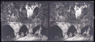 Soubassement en arcades d'une habitation.