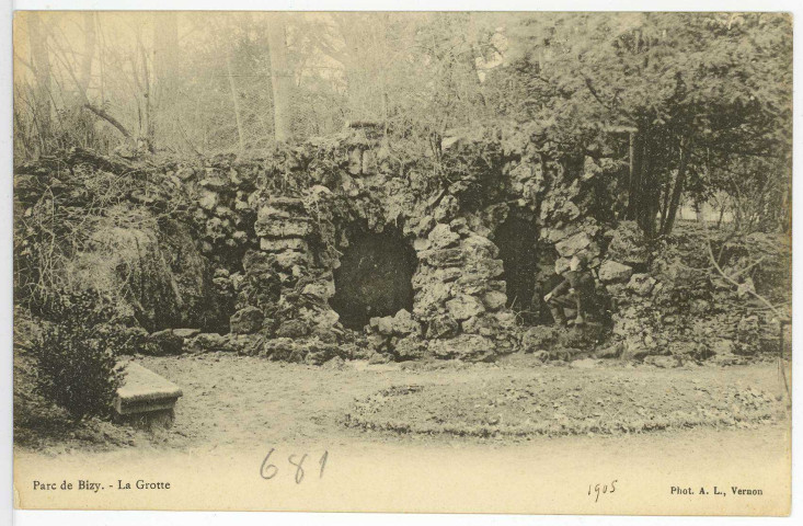 Vernon-Ville. Parc de Bizy. - La Grotte.