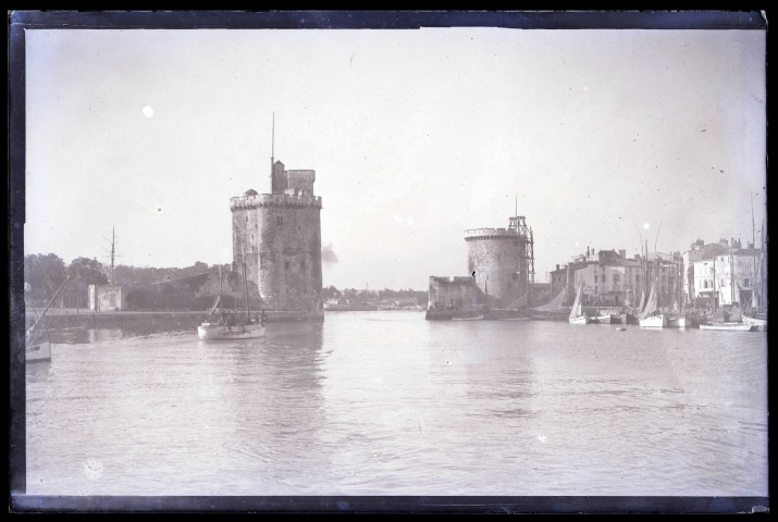 Bateaux de pêche dans le port de la Rochelle (Charente-Maritime).