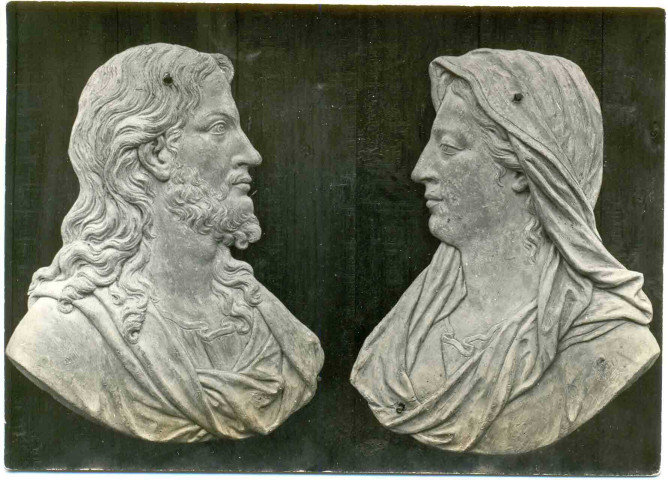 Bustes en plomb moulé du Christ et de la Vierge, de la fin du XVIIe siècle, provenant de l'ancienne chapelle du manoir d'Ailly (Eure, France)