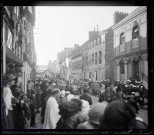 Procession en l'honneur de la béatification de Sainte-Thérèse de Lisieux à Lisieux (Calvados).