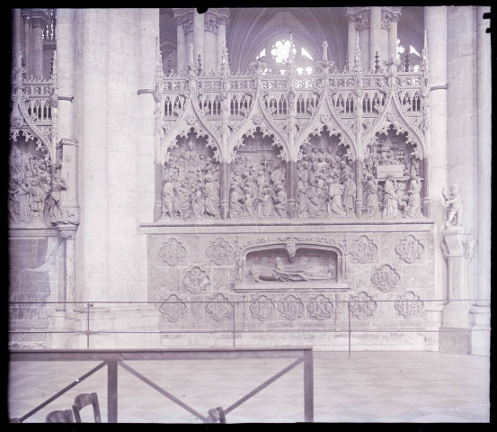 Tombeau d'Adrien de Hénencourt de la cathédrale Notre-Dame d'Amiens (Somme).