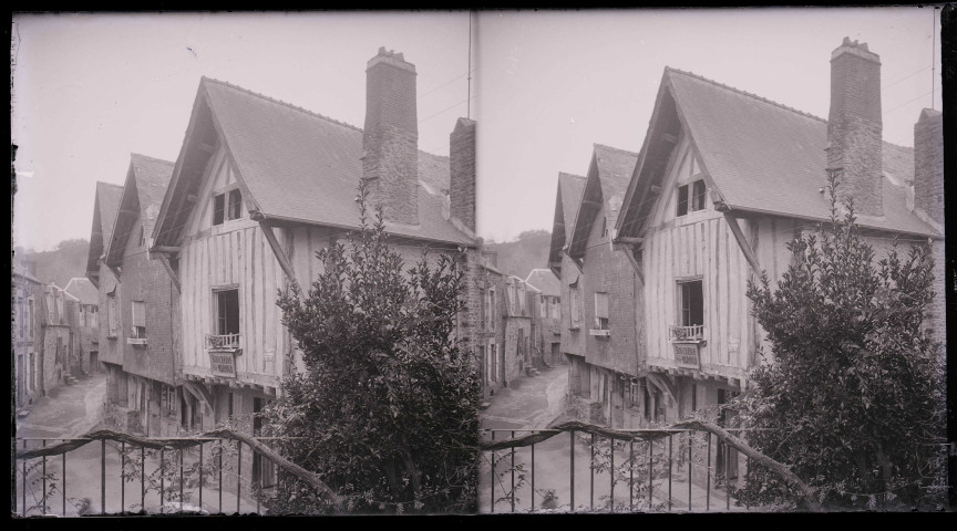 Boucherie au rez-de-chaussée d'une maison à pans de bois, rue de Lusignan de Fougères (Ille-et-Vilaine).