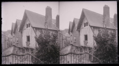 Boucherie au rez-de-chaussée d'une maison à pans de bois, rue de Lusignan de Fougères (Ille-et-Vilaine).