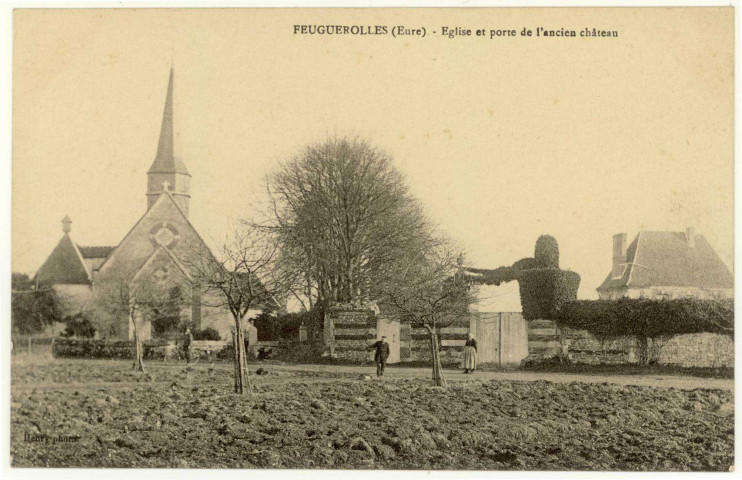 Feuguerolles. Eglise et porte de l'ancien château.