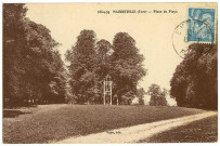 Mainneville. Place du Plays.