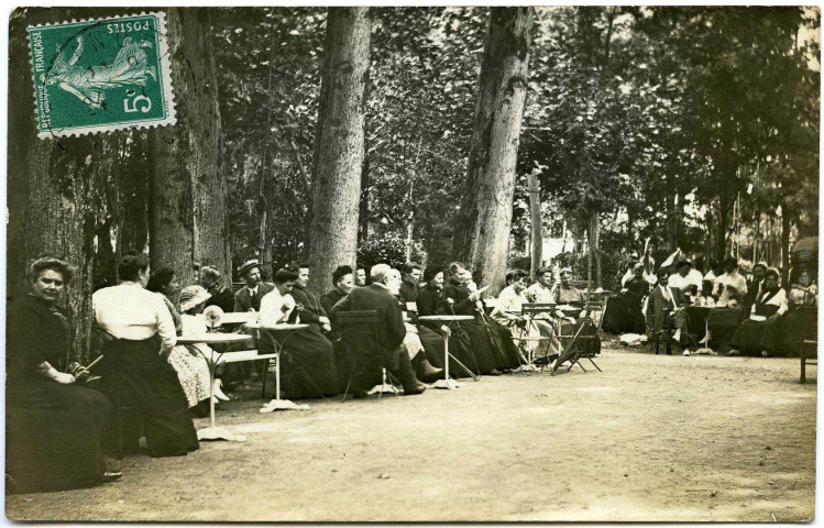 Etrépagny. [Scène de détente].