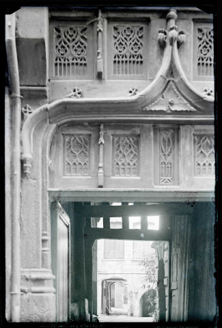 Vieille porte de Caudebec-en-Caux (Seine-Maritime).