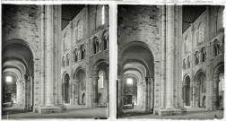 Abbaye du Mont-Saint-Michel (Manche), vue diagonale des bas-côté de la nef intérieure de l'église.