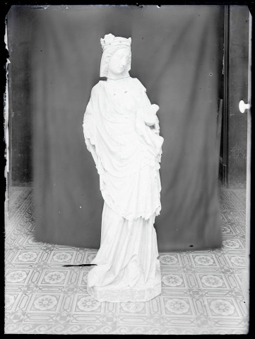 Statue de la Vierge à l'enfant de Lisors (Eure).