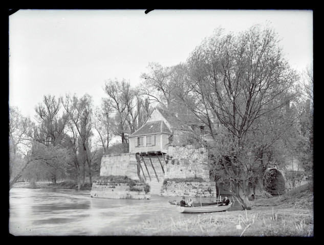 Maison bâtie sur un pont.