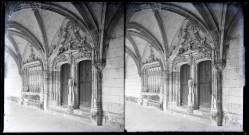 Porte du réfectoire et piscine de l'abbaye Notre-Dame de Fontenelle de Saint-Wandrille-Rançon (Seine-Maritime).