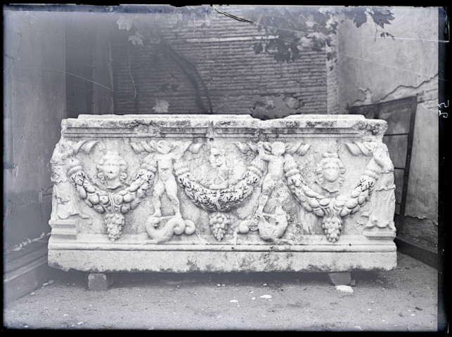 Sarcophage antique à Antioche (Turquie) (notice PA).