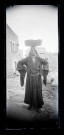 Femmes en costume traditionnel sicilien (Italie).