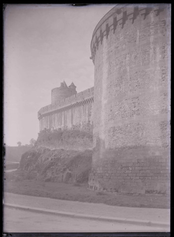 Remparts de Fougères (Ille-et-Vilaine).