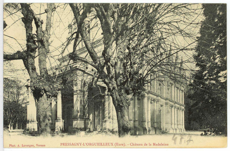 Pressagny-l'Orgueilleux. Château de la Madeleine.