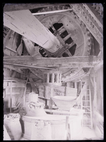 Mécanisme intérieur du moulin à vent de Coquelle (Pas-de-Calais).