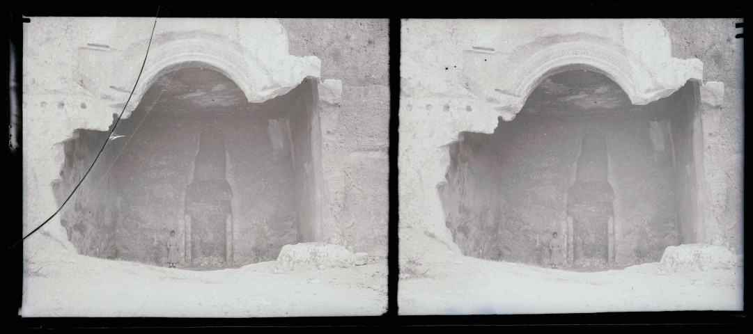 Ruines d'un mausolée.