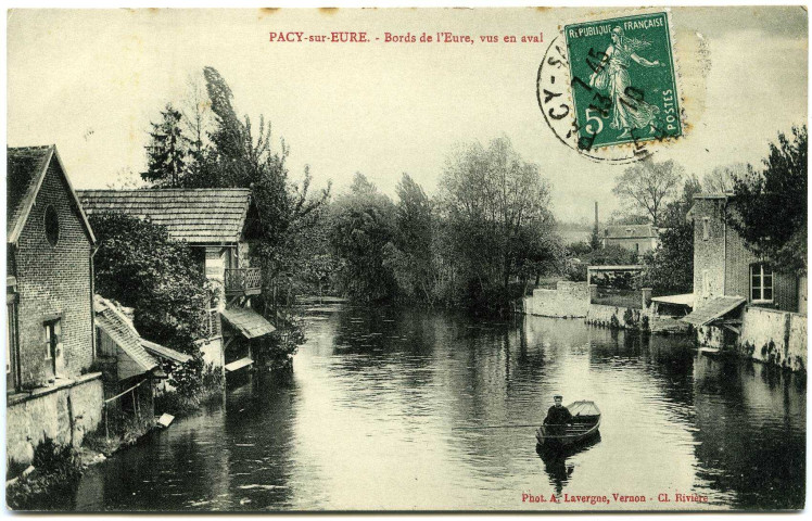 Pacy-sur-Eure. Bords de l'Eure, vus en aval.