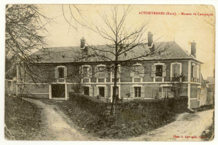 Authevernes. Maison de campagne.
