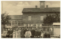 Franqueville. Mairie et Ecole.