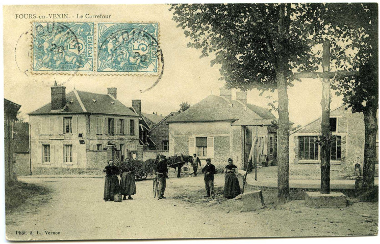 Fours-en-Vexin. Le Carrefour.