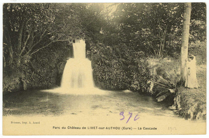 Livet-sur-Authou. Parc du Château de Livet-sur-Authou (Eure) - La Cascade.