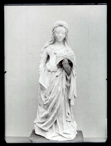 Statue d'un sainte présentée à une exposition d'art religieux à Rouen (Seine-Maritime).