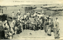 M'Coun (Maroc) - Première automobile et touristes entrés dans la Casbah