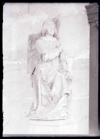 Statue de l'Ange de l'Annonciation de l'église de Guiry-en-Vexin (Val-d'OIse).