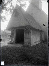 Entrée de l'église de Saint-Martin-du-Tilleul (Eure).