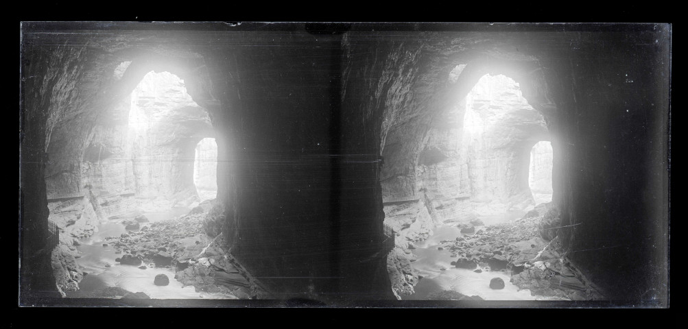 Grotte touristique.