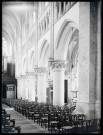 Nef et buffet d'orgues de l'église Notre-Dame de Caudebec-en-Caux (Seine-Maritime).