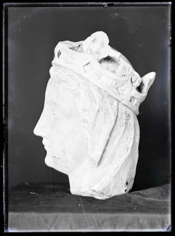 Statue de la Vierge à l'enfant de Lisors (Eure), tête.