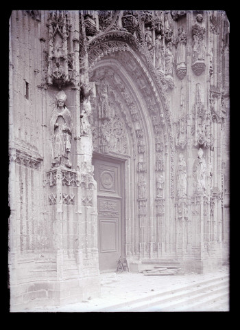 Portail de l'église de Saint-Riquier (Somme).