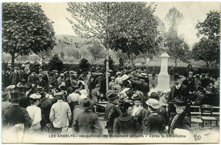 Andelys (Les). Inauguration du Monument Sellenik - Après la cérémonie.