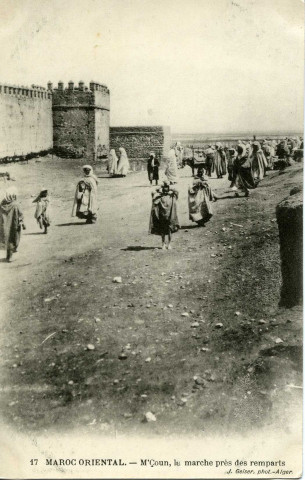 M'Çoun, le marché près des remparts