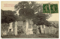 Condé-sur-Risle. Ruines du Vieux Manoir-Ancienne Porte d'honneur.